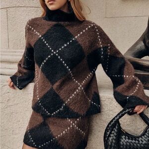 Commense Argyle Brown and Black 2-Piece Set